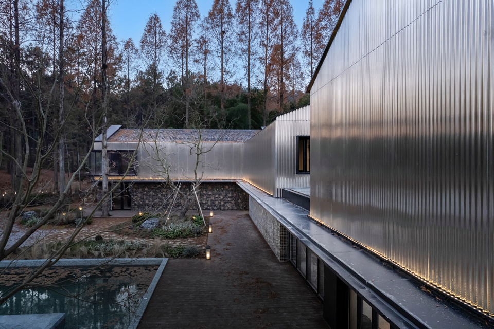 Renovation of Belight Camp Service Center by Local Architecture Design Office The Design Institute of Landscape and Architecture China Ac...