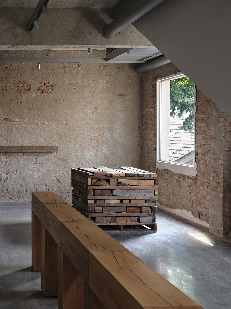 Outsider Store China by Studio Glume