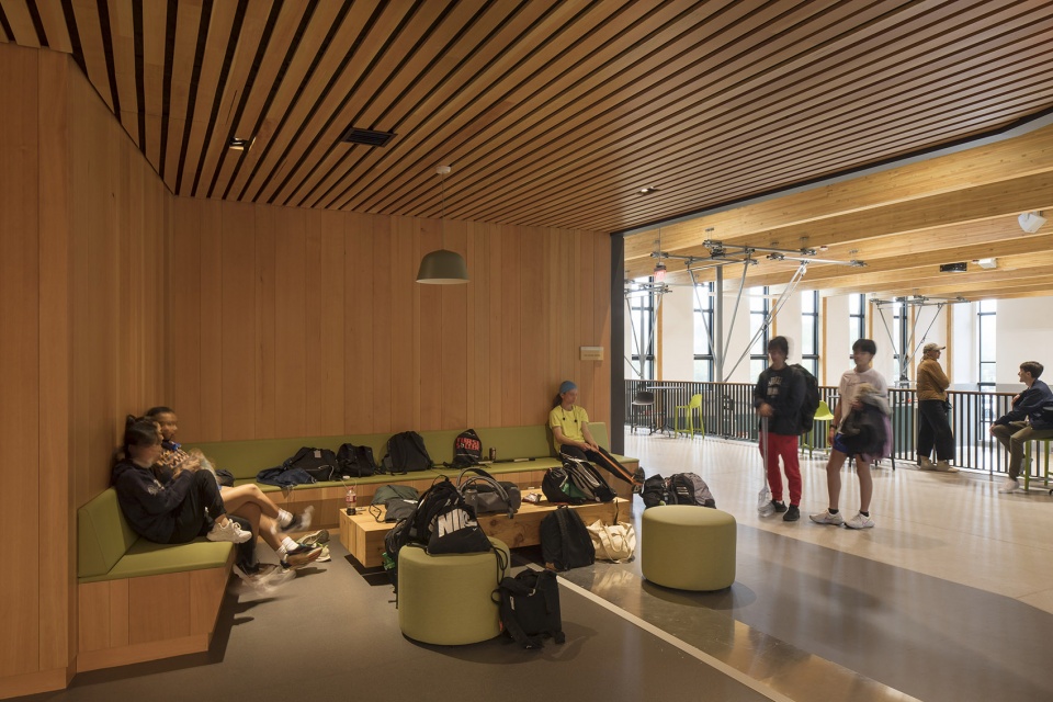 oregon episcopal school athletic center by hacker
