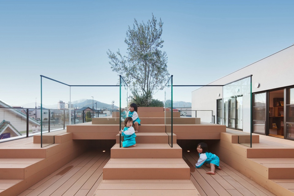 JPP Nursery by HIBINOSEKKEI Youji no Shiro KIDS DESIGN LABO