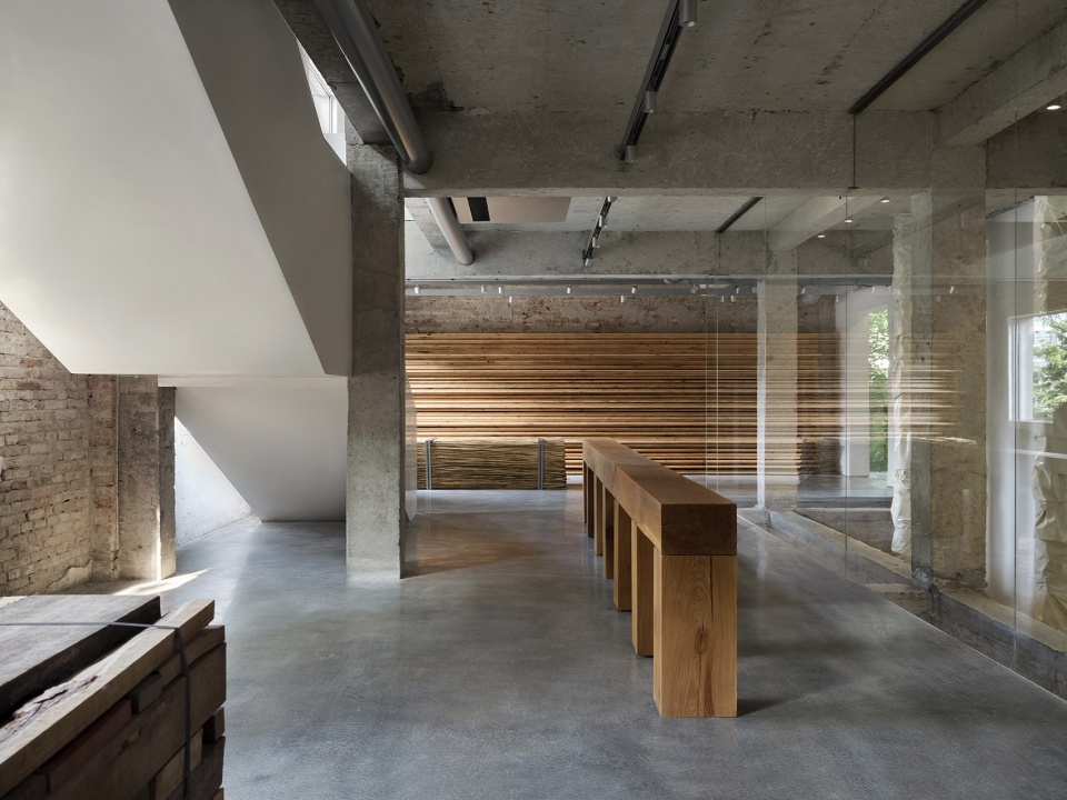 Outsider Store China by Studio Glume
