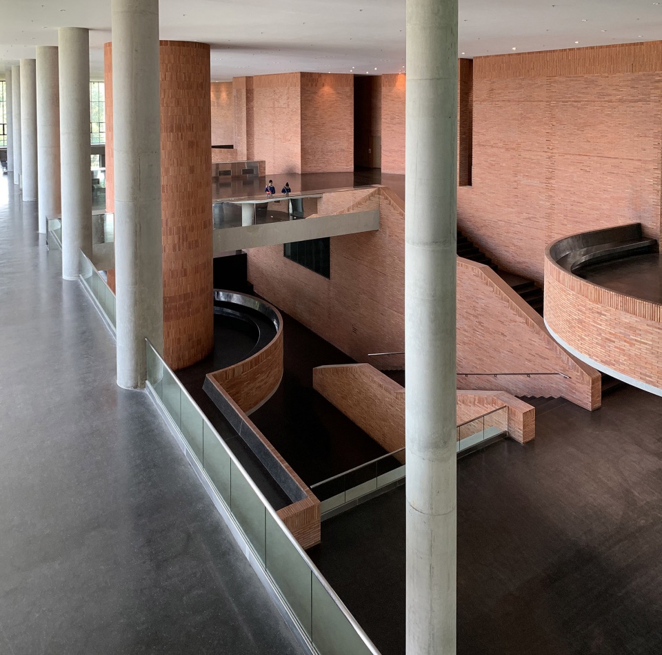 Puey Ungpahakorn Centenary Hall by Arsomsilp Landprocess