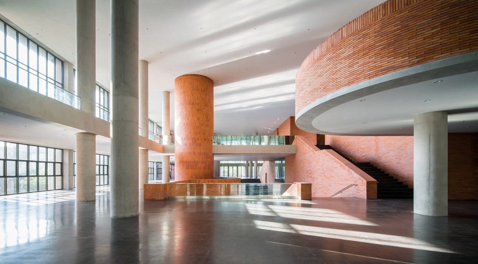Puey Ungpahakorn Centenary Hall by Arsomsilp Landprocess