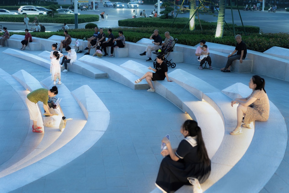 Wind Plaza潍坊风之广场 HID翰地景观