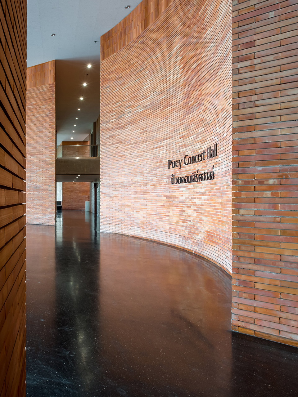 Puey Ungpahakorn Centenary Hall by Arsomsilp Landprocess