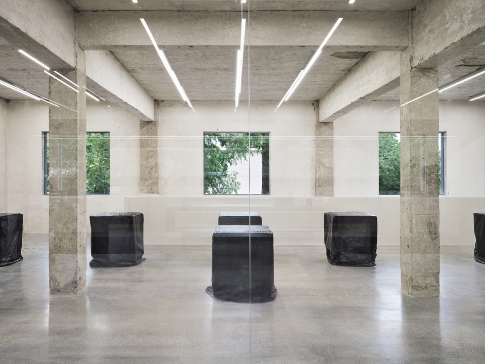 Outsider Store China by Studio Glume