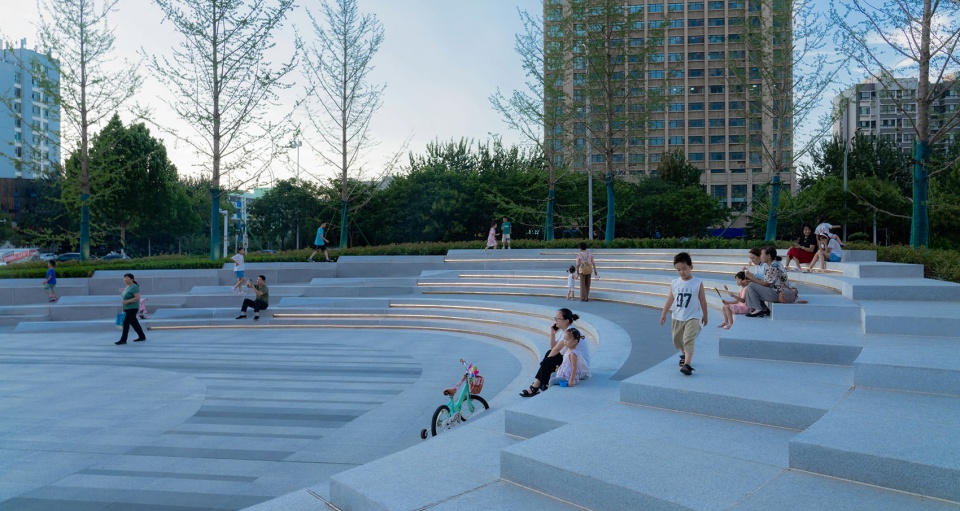 Wind Plaza潍坊风之广场 HID翰地景观
