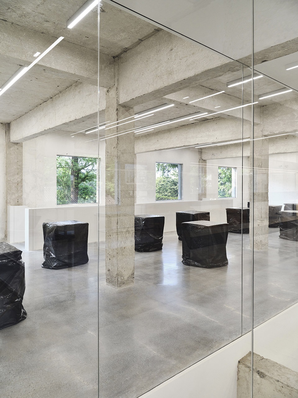 Outsider Store China by Studio Glume