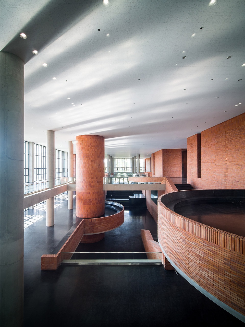 Puey Ungpahakorn Centenary Hall by Arsomsilp Landprocess