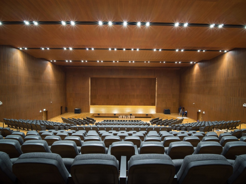 Puey Ungpahakorn Centenary Hall by Arsomsilp Landprocess