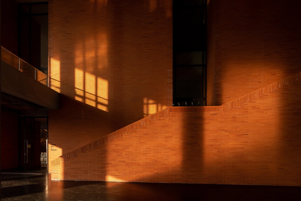 Puey Ungpahakorn Centenary Hall by Arsomsilp Landprocess