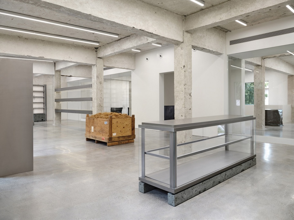 Outsider Store China by Studio Glume