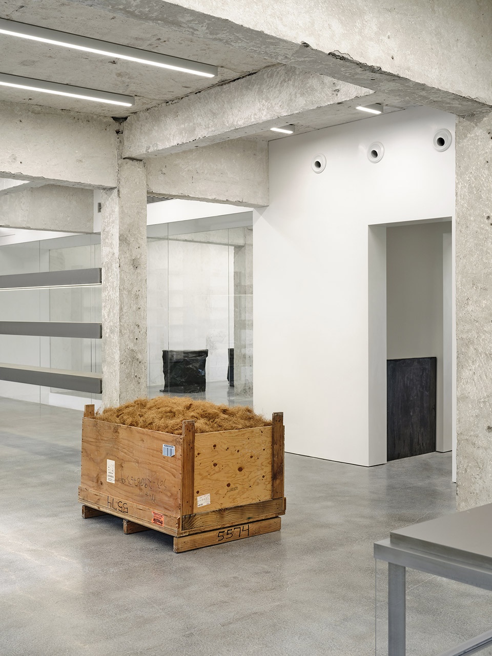 Outsider Store China by Studio Glume