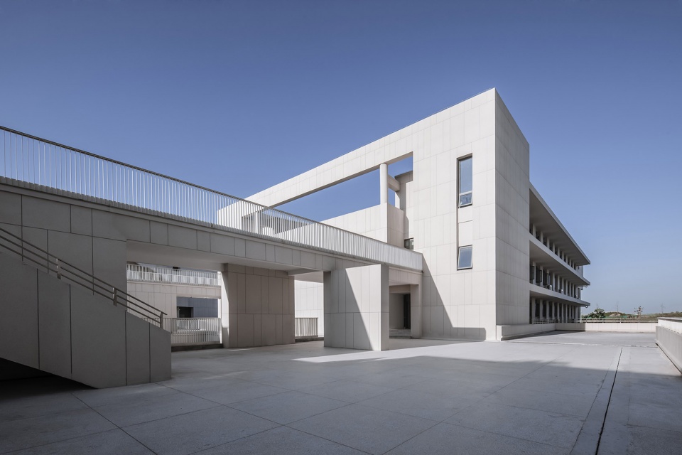 new campus of jiangsu jingjiang senior high school by rong zhaohui studio zradi