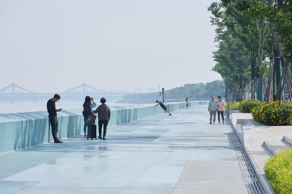 hangzhou riverfront public space sanqiao asian games park by original design studio tjad