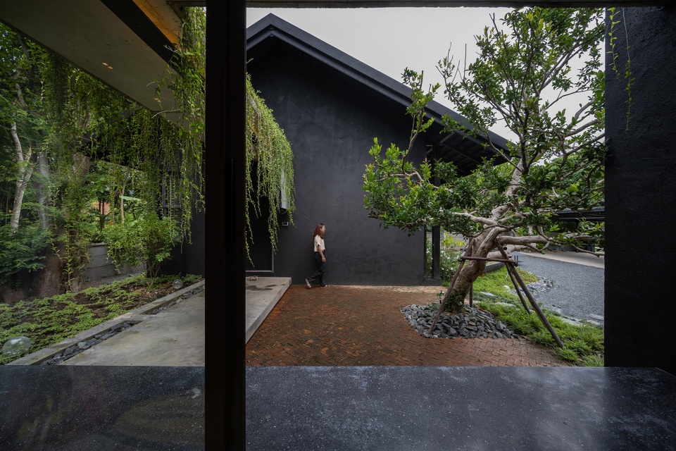 baan dam by housescape design lab