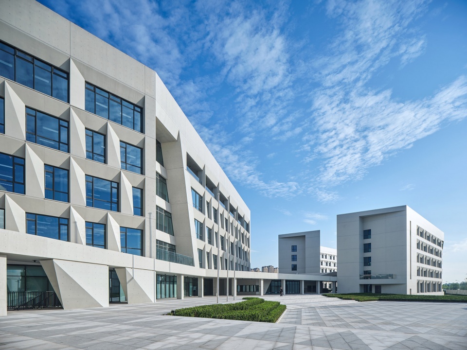 the yehudi menuhin school qingdao by tjad