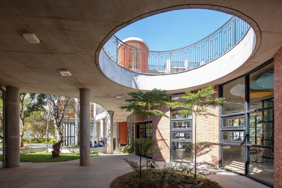 Euro School, Bannerghatta Bengaluru by Vijay Gupta Architects - 谷