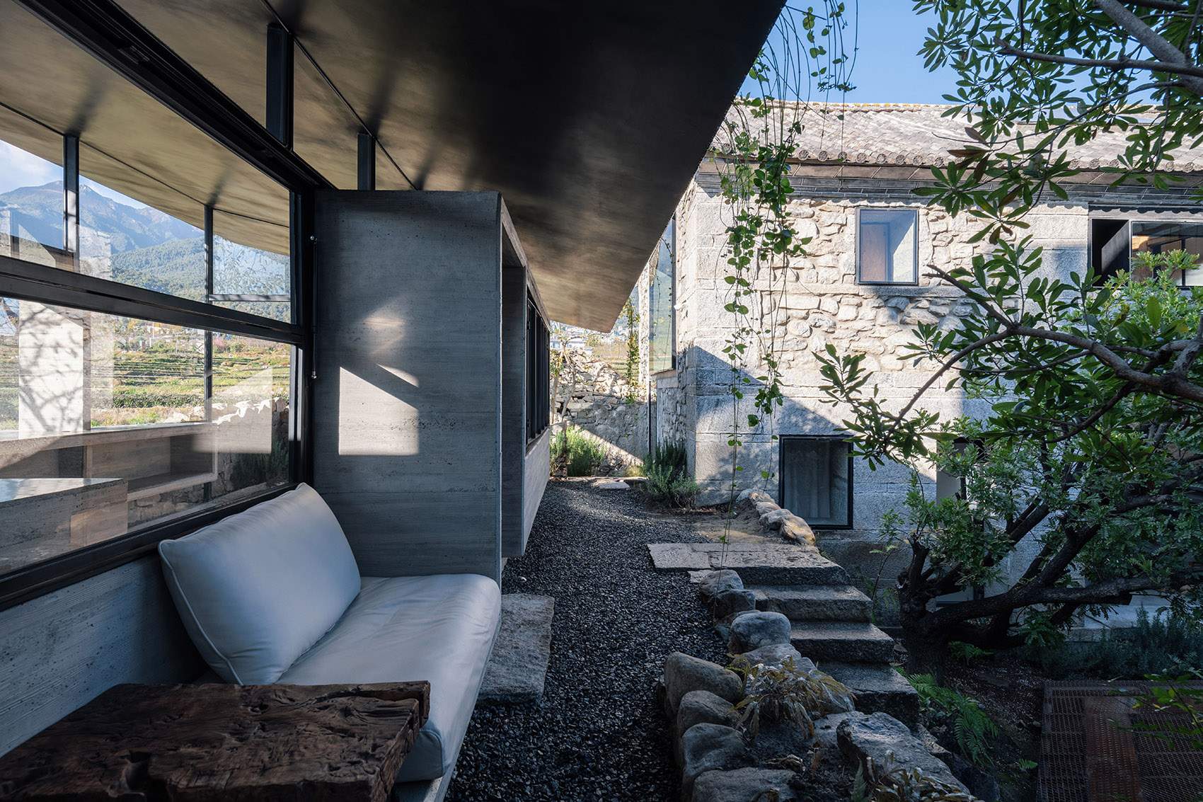 Ruins Cave Garden by ArCONNECT Architects - 谷德设计网