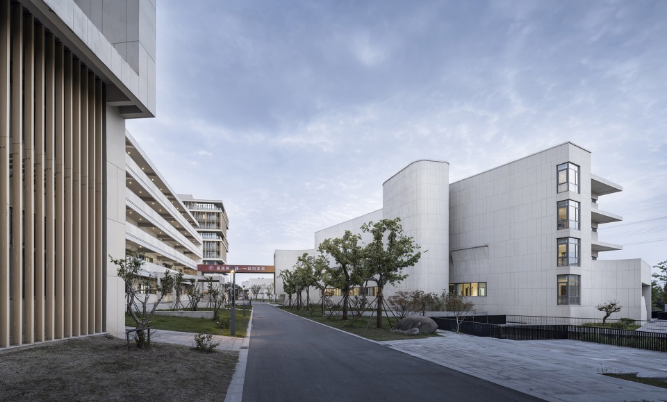 new campus of jiangsu jingjiang senior high school by rong zhaohui studio zradi