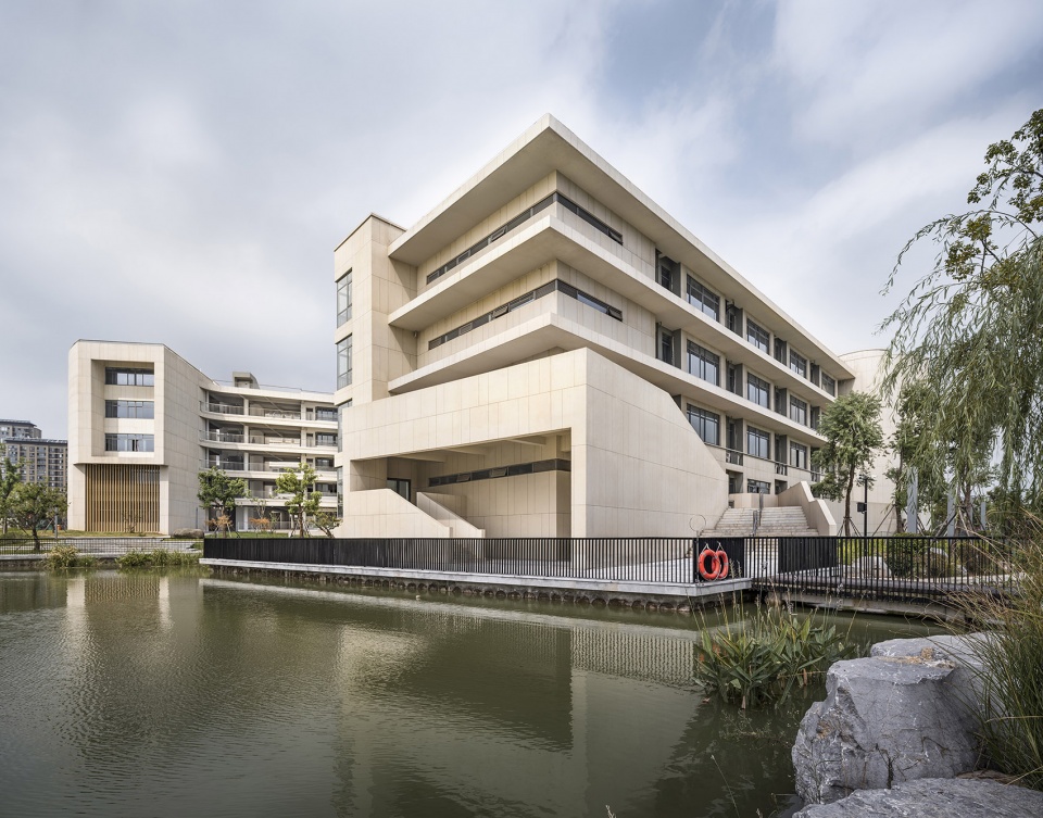 new campus of jiangsu jingjiang senior high school by rong zhaohui studio zradi