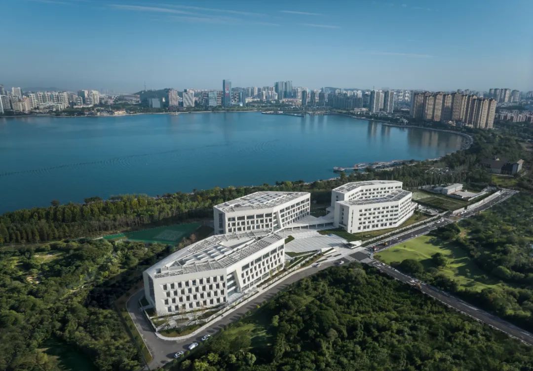 the yehudi menuhin school qingdao by tjad
