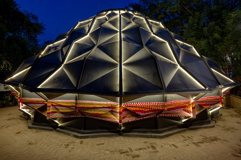 darwin bucky by andblack design studio