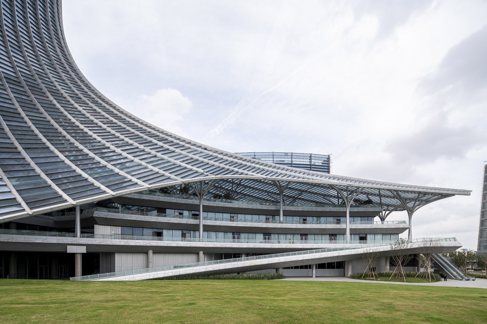 shanghai west bund international ai tower plaza by nikken sekkei ltd