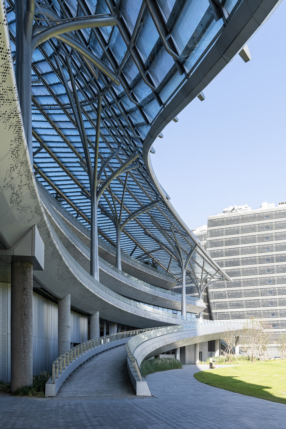 Shanghai West Bund International AI Tower &Plaza by Nikken Sekkei 