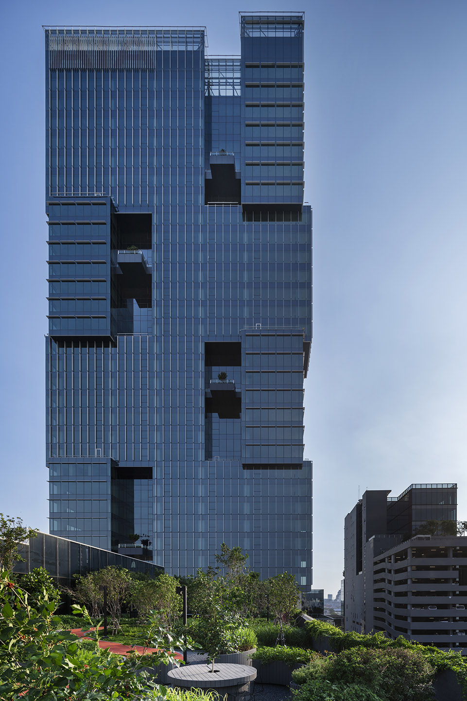 AIA East Gateway by Creative Crews - 谷德设计网