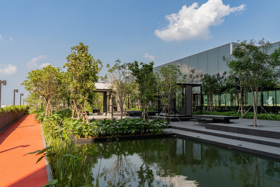 aia east gateway by creative crews