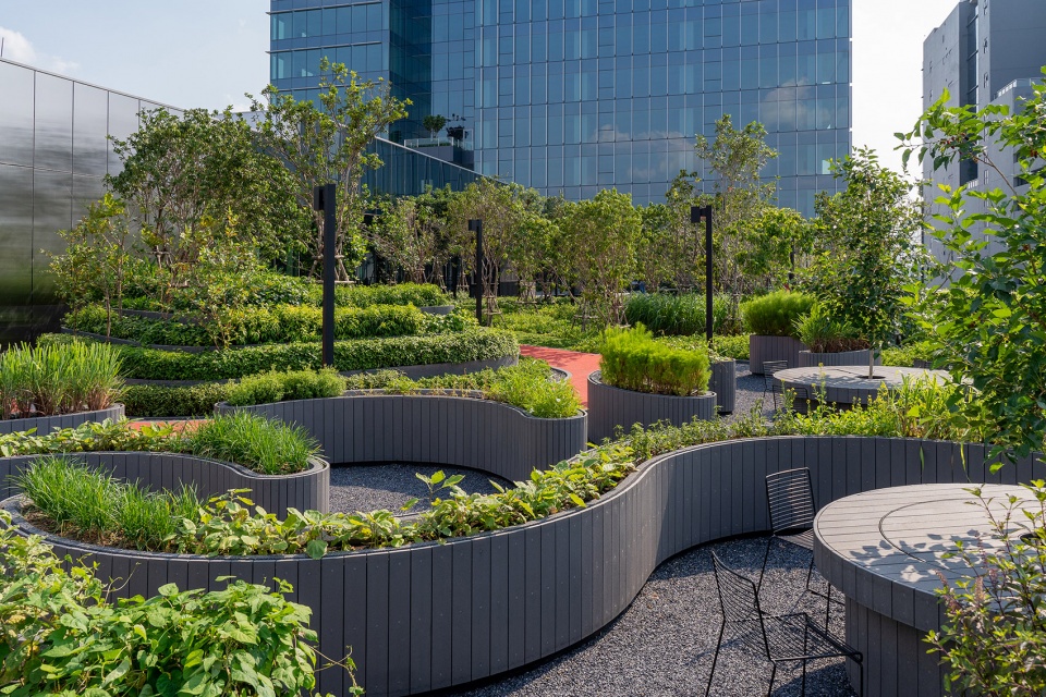 aia east gateway by creative crews