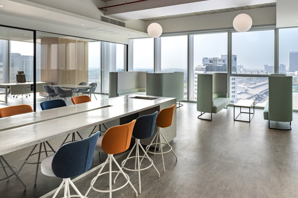 aia east gateway by creative crews