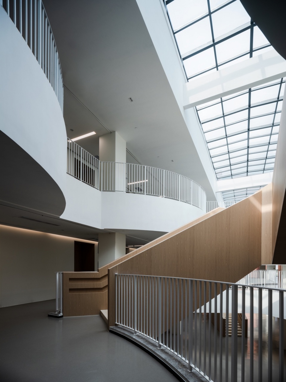 中庭5 wuhan basis international school interior design by wan jian deisgn