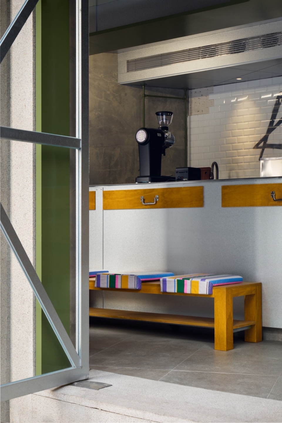 入口座位 kuddo coffee hongshoufang store by jm2