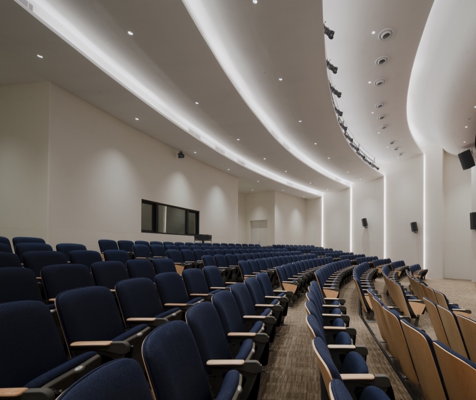 剧场2 wuhan basis international school interior design by wan jian deisgn