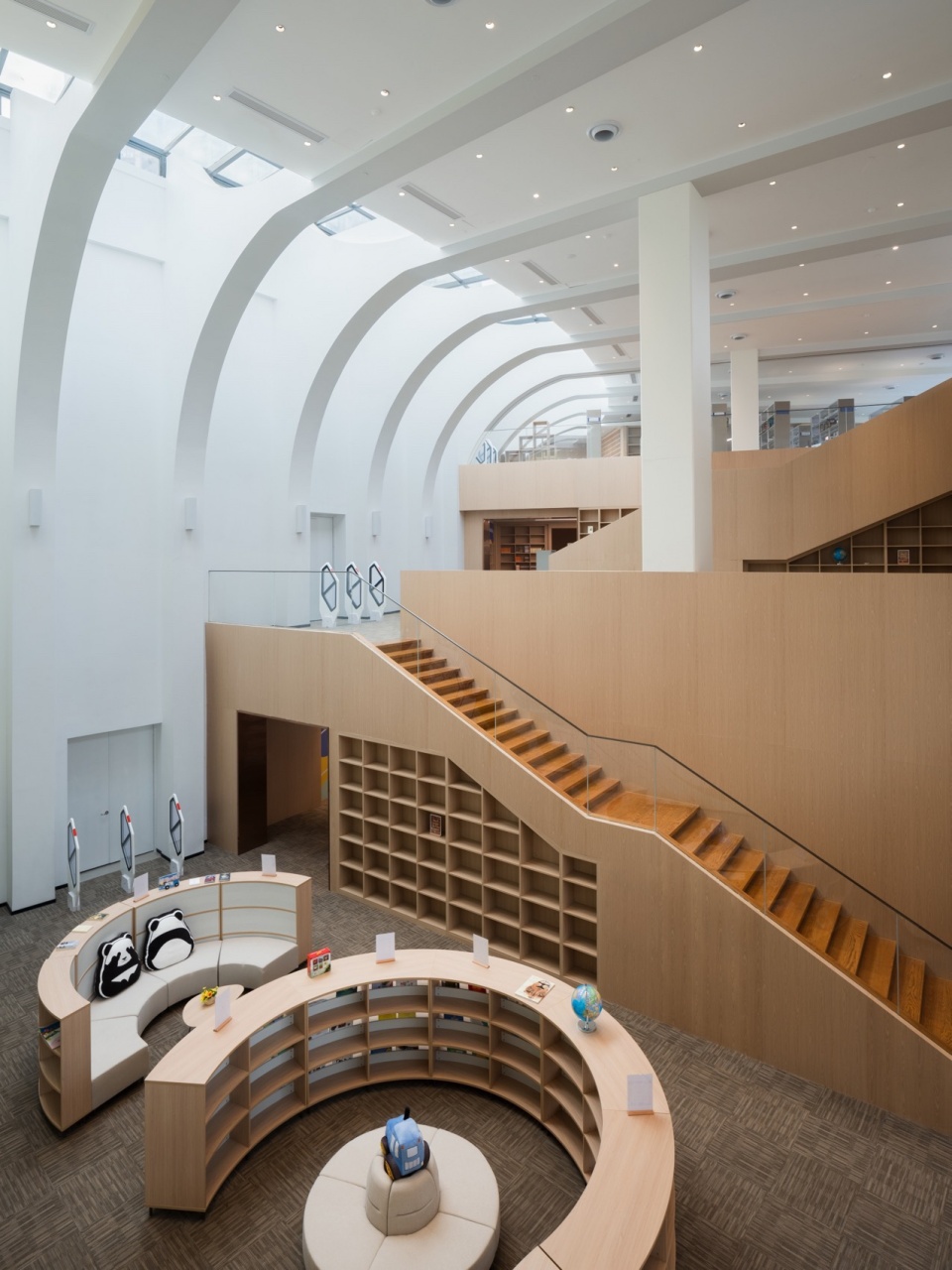 图书馆2 wuhan basis international school interior design by wan jian deisgn