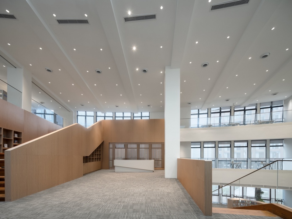 图书馆3 wuhan basis international school interior design by wan jian deisgn