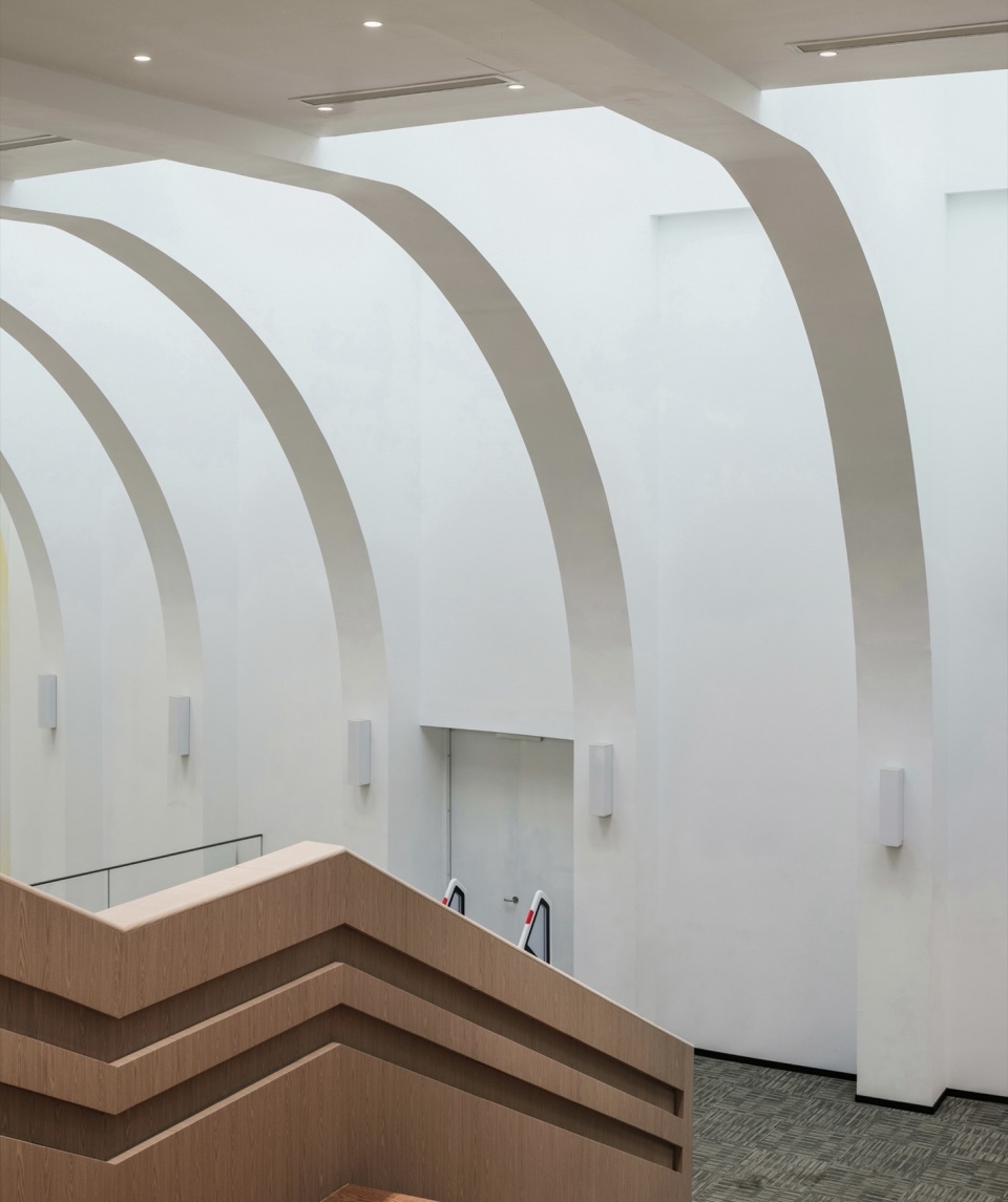 图书馆4 wuhan basis international school interior design by wan jian deisgn