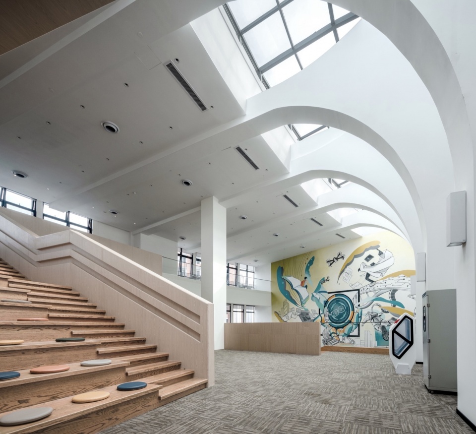 图书馆5 wuhan basis international school interior design by wan jian deisgn