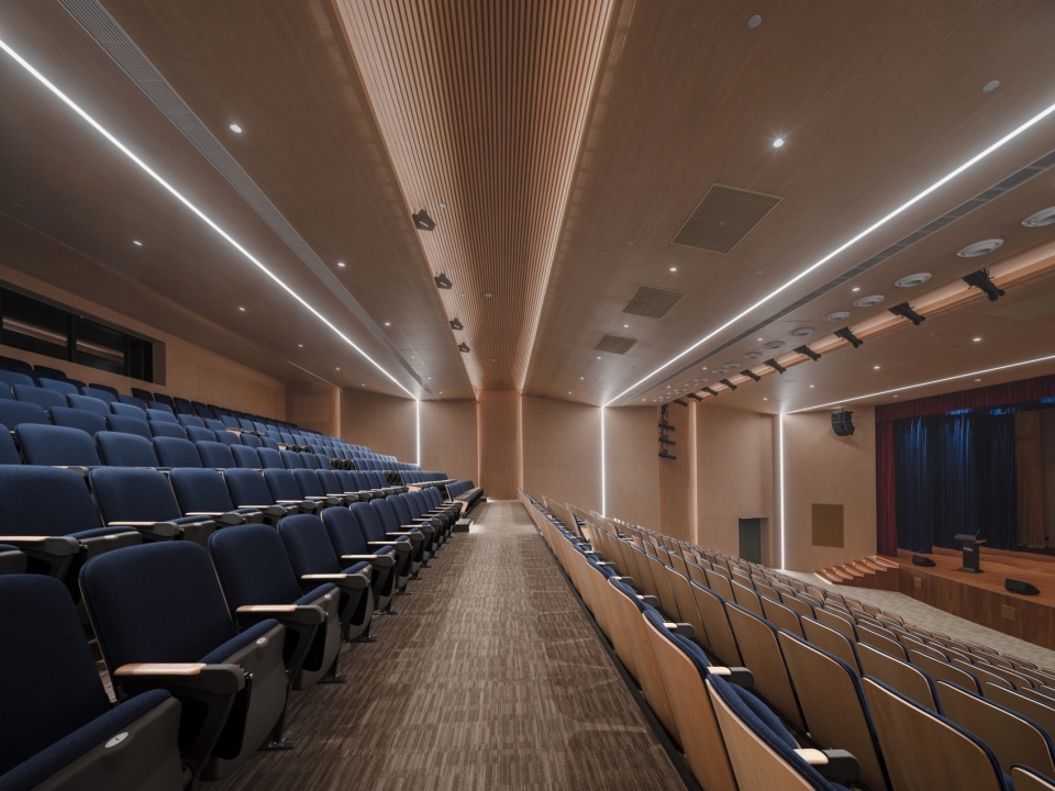 报告厅 wuhan basis international school interior design by wan jian deisgn