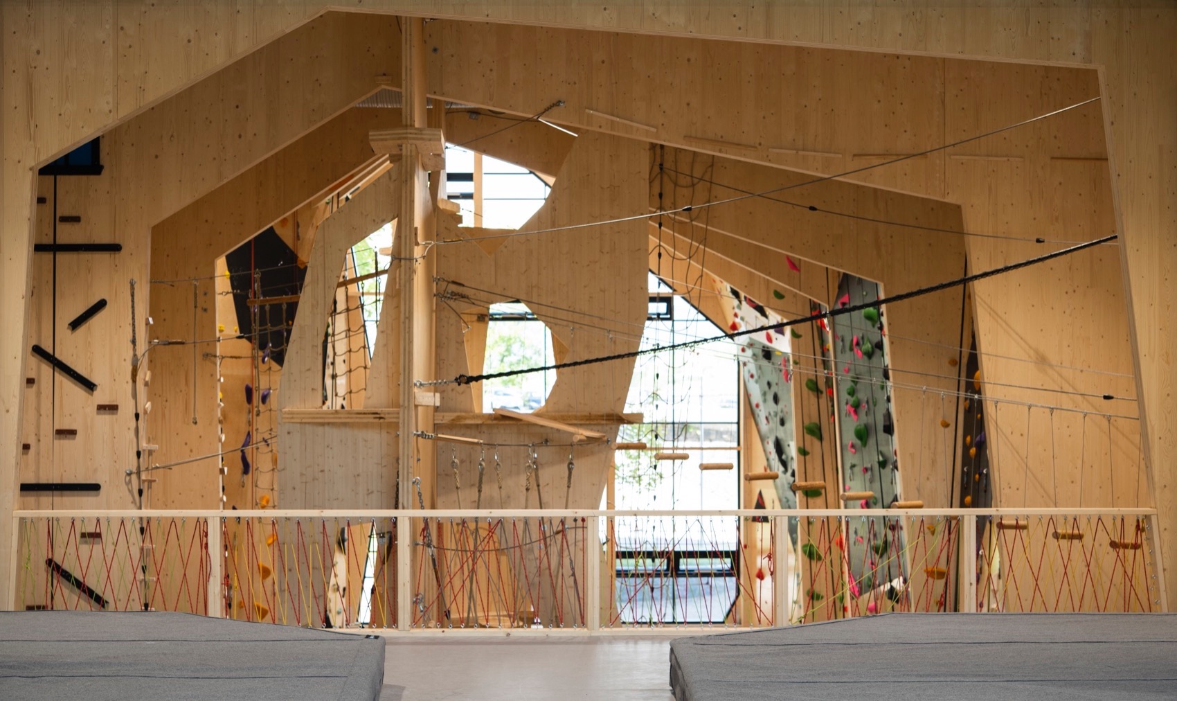 Høyt Under Taket climbing center by Snøhetta - 谷德设计网
