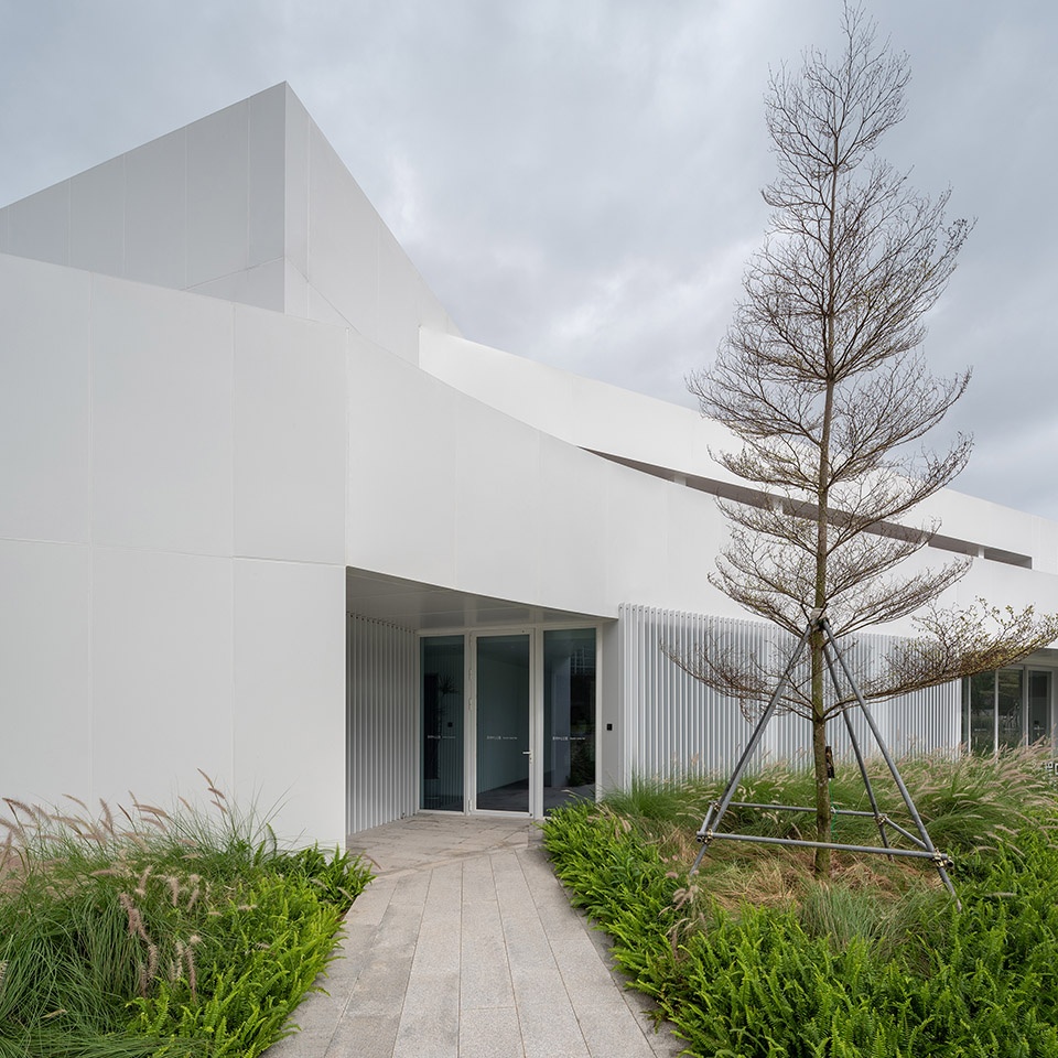 Shenzhen Central Park Construction Command Center China by ATELIER XI