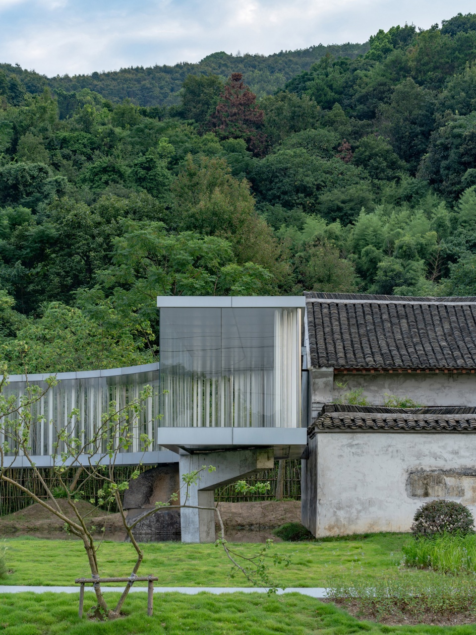 Lakeside Teahouse China by Domain Architects