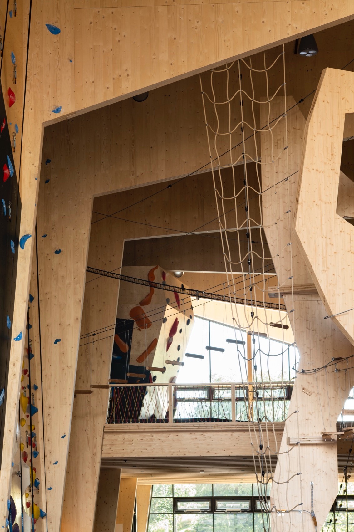 Høyt Under Taket climbing center by Snøhetta - 谷德设计网