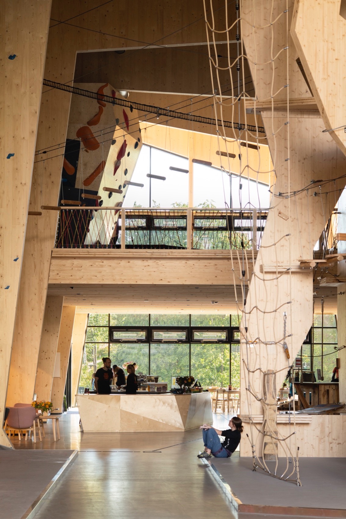 Høyt Under Taket climbing center by Snøhetta - 谷德设计网