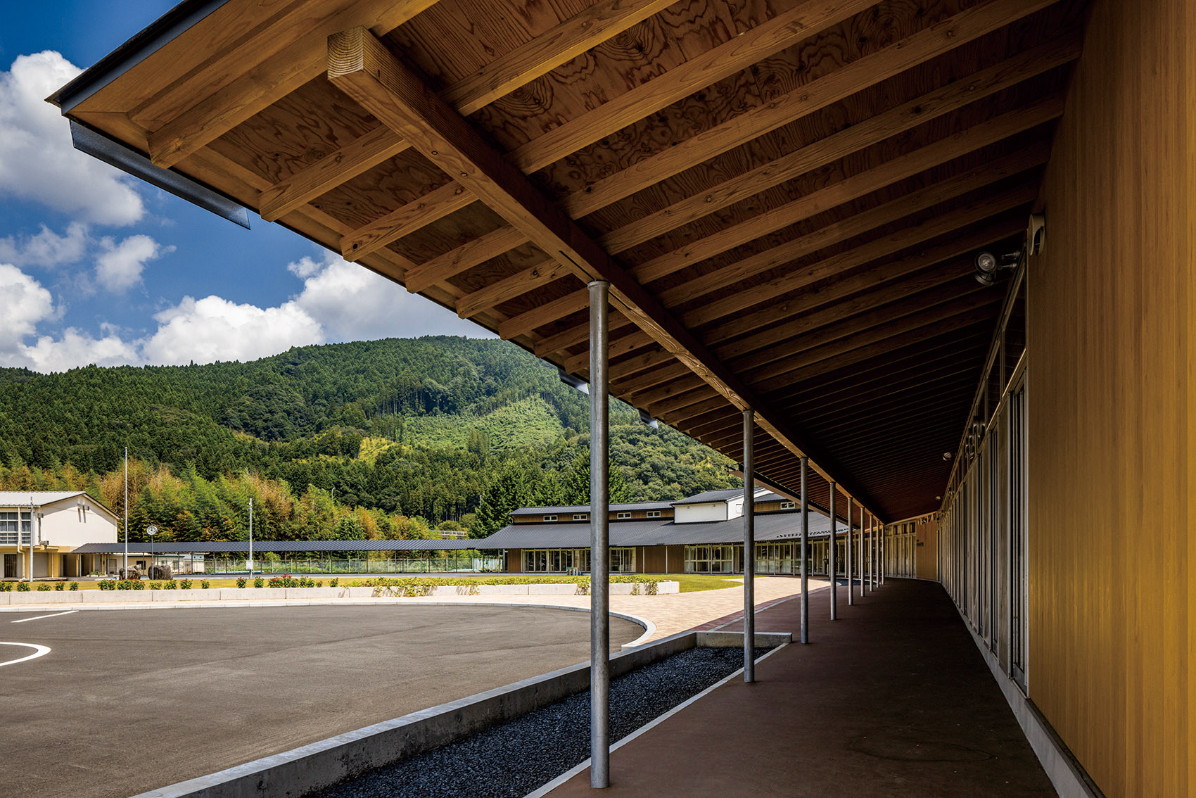 Hitachi City Nakazato Elementary and Junior High School by MIKAMI ...