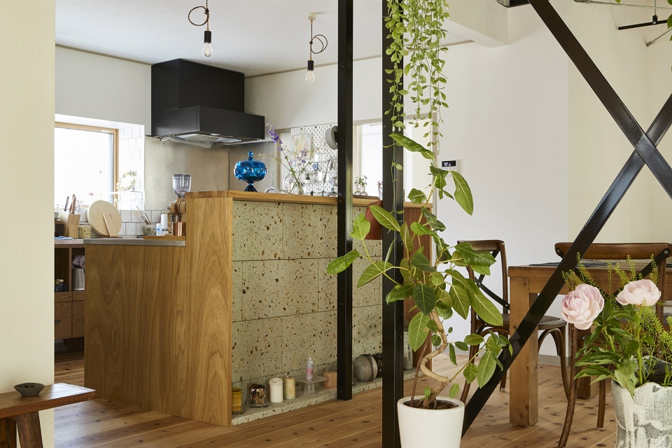 higashihongo house by roovice