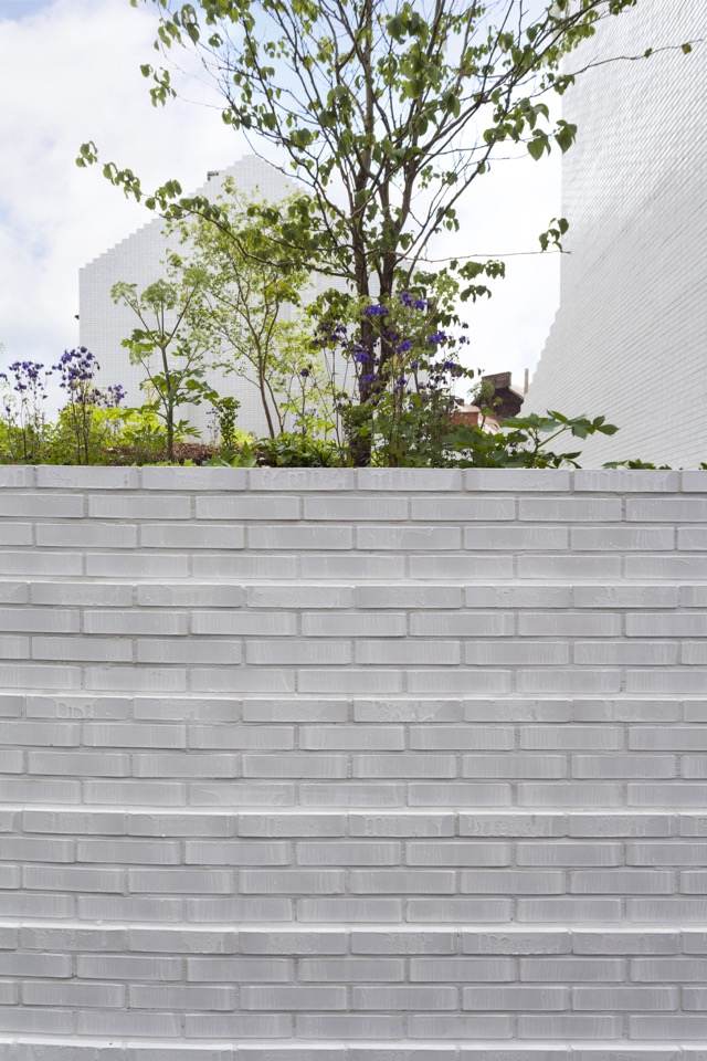 memorial garden in charleroi by reservoir a