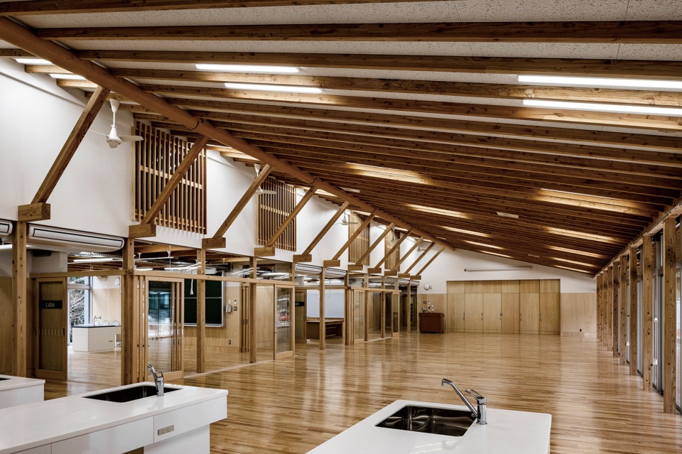 Hitachi City Nakazato Elementary and Junior High School by MIKAMI Architects bjv